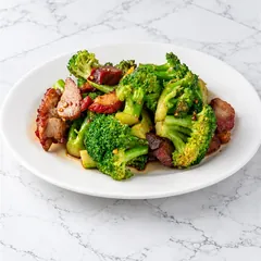 Barbecue pork slices stir-fried with broccoli